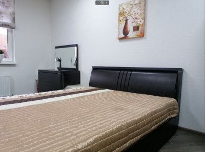 Спальня Imola Указана цена за комплектацию: кровать 160, комод широкий, зеркало навесное, пуф (кожа) 